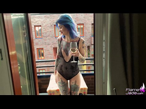 ❤️ Te kotiro tino nui e ngotea ana me te karepe me te whana i raro i te rangi tuwhera Porno i mi.qizpornolar.ru ❌